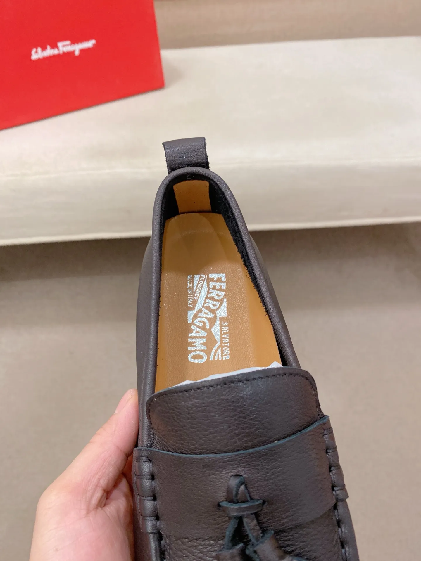 Factory price 500💰 Original Ferragamo men's shoes! The world's top brands...Luxury quality...//Fashion and high-end footwear 👍💪🏻...give you a low-key luxury comfort experience👍. The upper is made of pure Italian imported original cowhide and sweat-absorbent sheepskin lining. It is comfortable and breathable, high-end and classy... luxurious and noble!! .. OEM factory shipment [Hug] stall.. Original board. Welcome to taste..38--44.